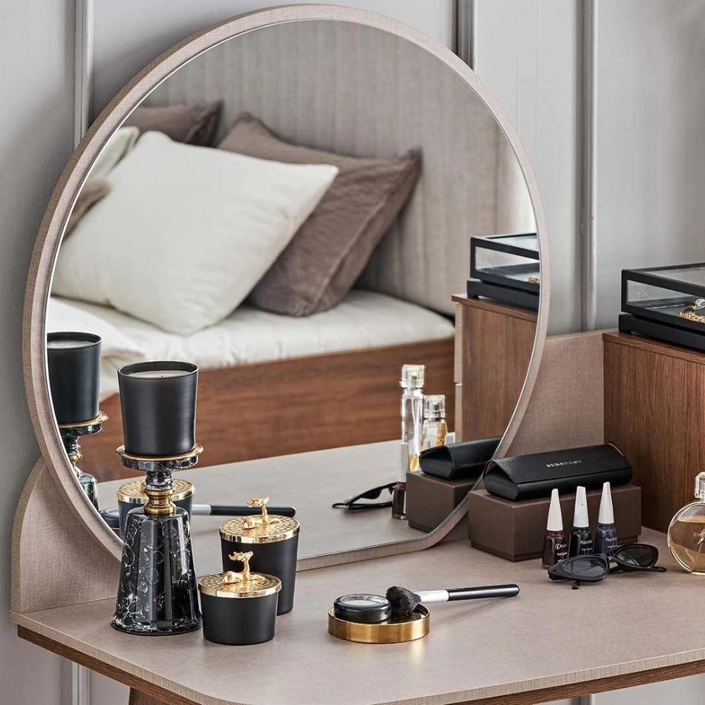 Tokyo Makeup Table
