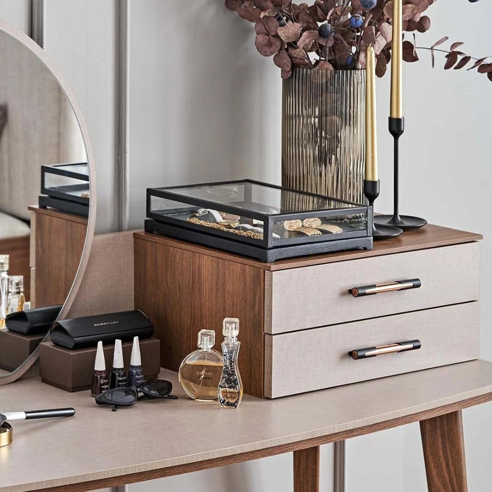 Tokyo Makeup Table